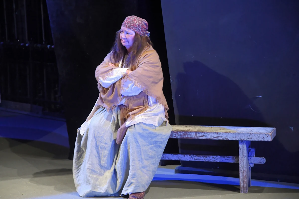 50 lat temu - 27 marca 1969 r. - Anna Dymna debiutowała jako aktorka na deskach Teatru im. J. Słowackiego w Krakowie. Zagrała wówczas role Isi i Chochoła w „Weselu” w reż. Lidii Zamkow.