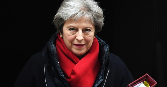 Brytyjskie media twierdzą, że brytyjska premier Theresa May zadeklarowała, że nie pozostanie na stanowisku na kolejną fazę negocjacji z Unią Europejską ws. przyszłych relacji ze Wspólnotą, jeśli posłowie zagłosują za jej projektem porozumienia ws. brexitu. Szefowa rządu miała złożyć taką zapowiedź podczas spotkania z przedstawicielami klubu parlamentarnego Partii Konserwatywnej, tzw. komitetu 1922.