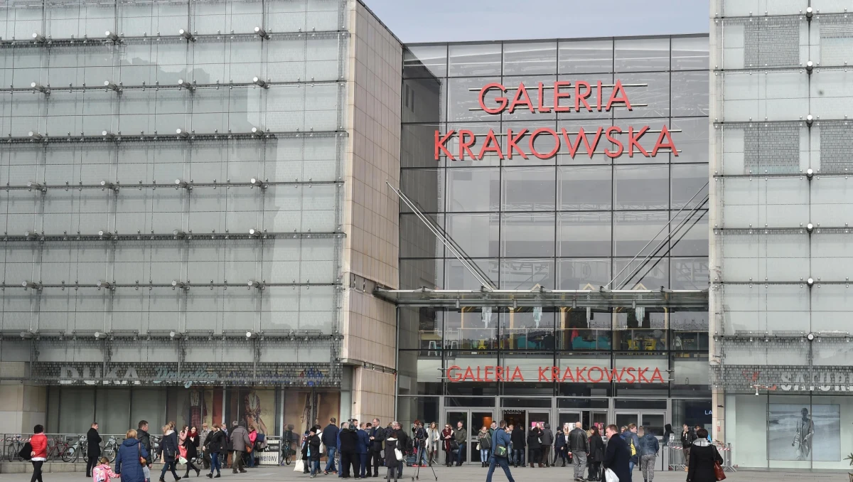 Policja zna tożsamość dwóch mężczyzn, między którymi doszło wczoraj do kłótni w Galerii Krakowskiej w Krakowie. Jeden z nich podczas szamotaniny użył rakietnicy i odpalił racę. 