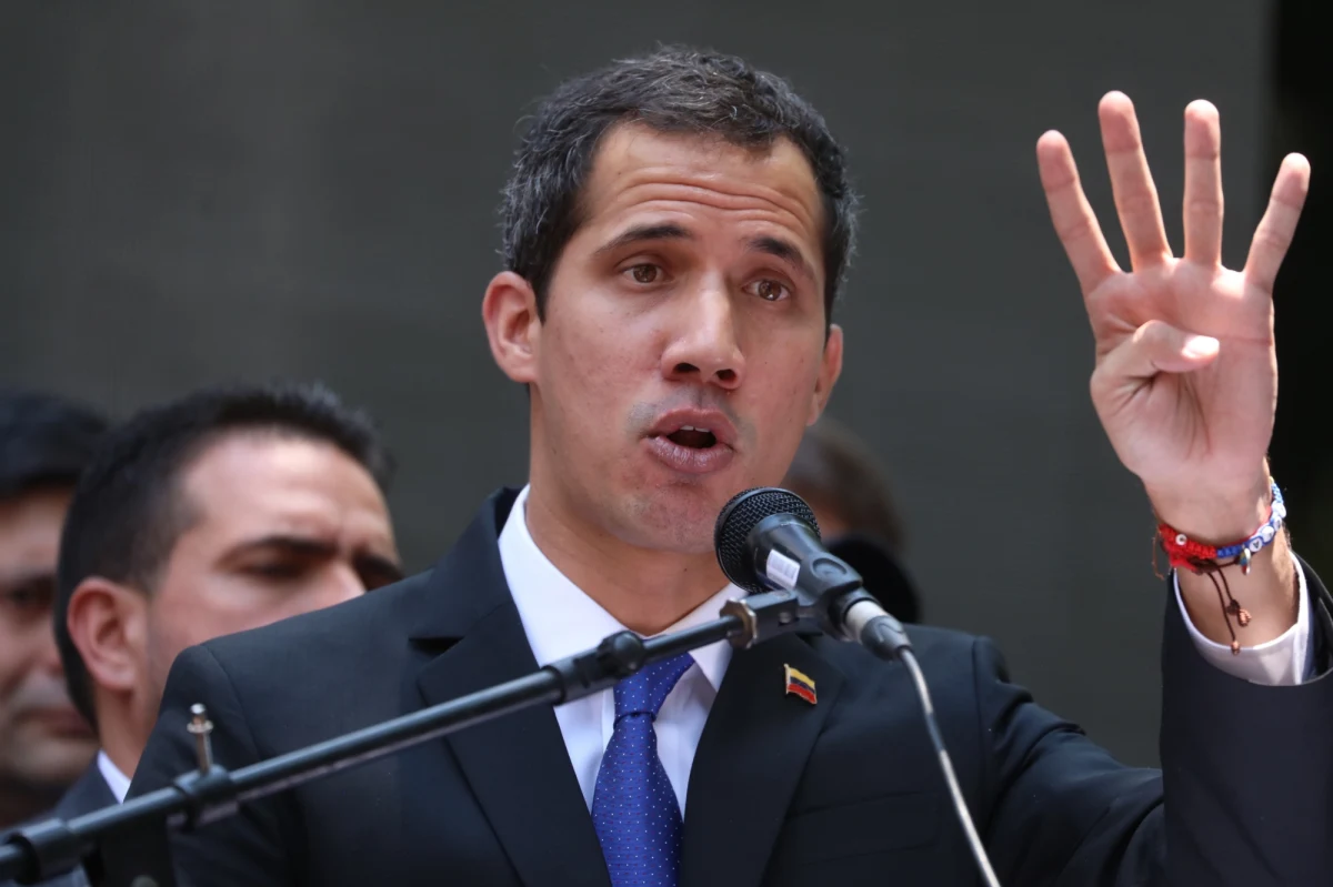 Juan Guaido – lider wenezuelskiej opozycji ma 15-letni zakaz pełnienia funkcji publicznych - poinformował państwowy rewident księgowy Elvis Amoroso. Sam Guaido nazwał to posunięcie "farsą".