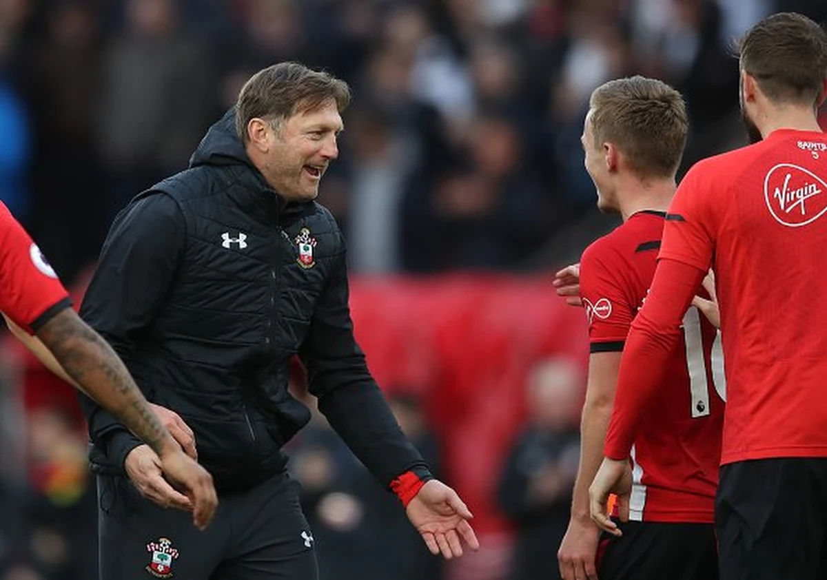 Trener klubu angielskiej ekstraklasy Southampton FC Ralph Hasenhuettl nakazał pracownikom hotelowym zablokować piłkarzom jego zespołu dostęp do Wi-Fi. Austriacki szkoleniowiec nie chce, aby zawodnicy uzależnili się od gier komputerowych.