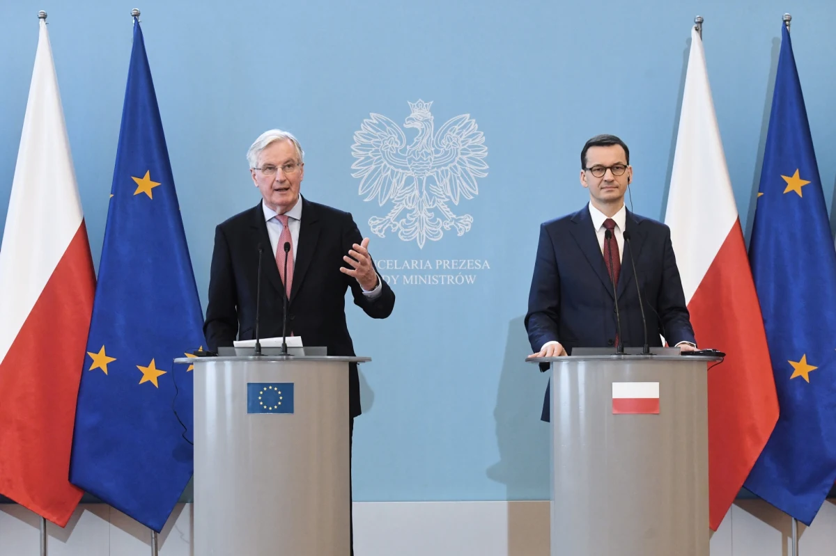 "Jesteśmy otwarci na wniosek o przedłużenie procesu wychodzenia Wielkiej Brytanii z UE; sześć miesięcy, dziewięć czy dwanaście - te opcje są dla nas dopuszczalne" - powiedział premier Mateusz Morawiecki po spotkaniu z głównym negocjatorem KE ds. brexitu Michelem Barnierem.