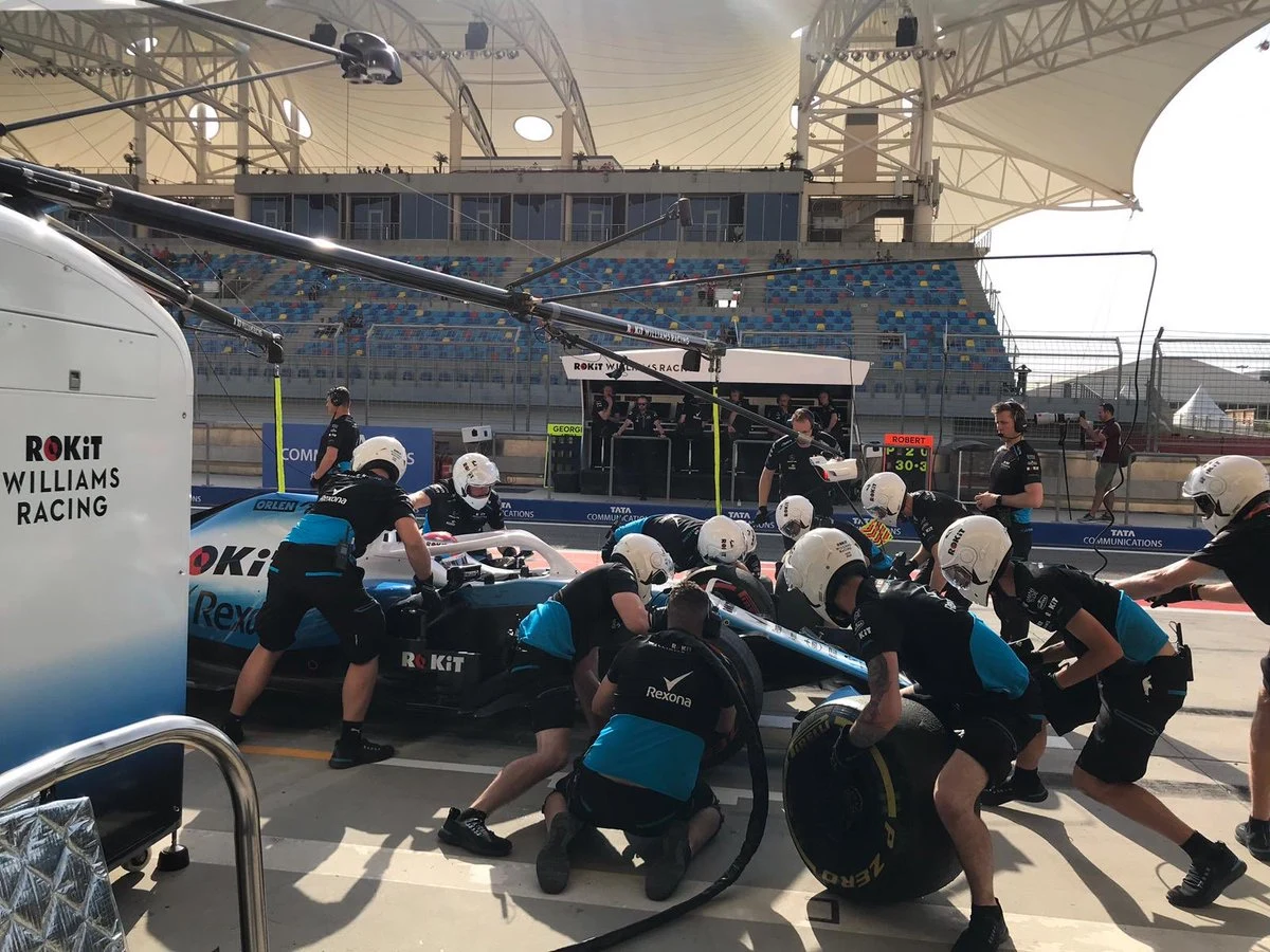 Rywalizujący w mistrzostwach świata Formuły 1 zespół Williams wciąż jest w kryzysie. Jego kierowcy - Brytyjczyk George Russell i Robert Kubica - zajęli, odpowiednio, przedostatnie i ostatnie miejsce na piątkowym treningu przed wyścigiem o Grand Prix Bahrajnu.