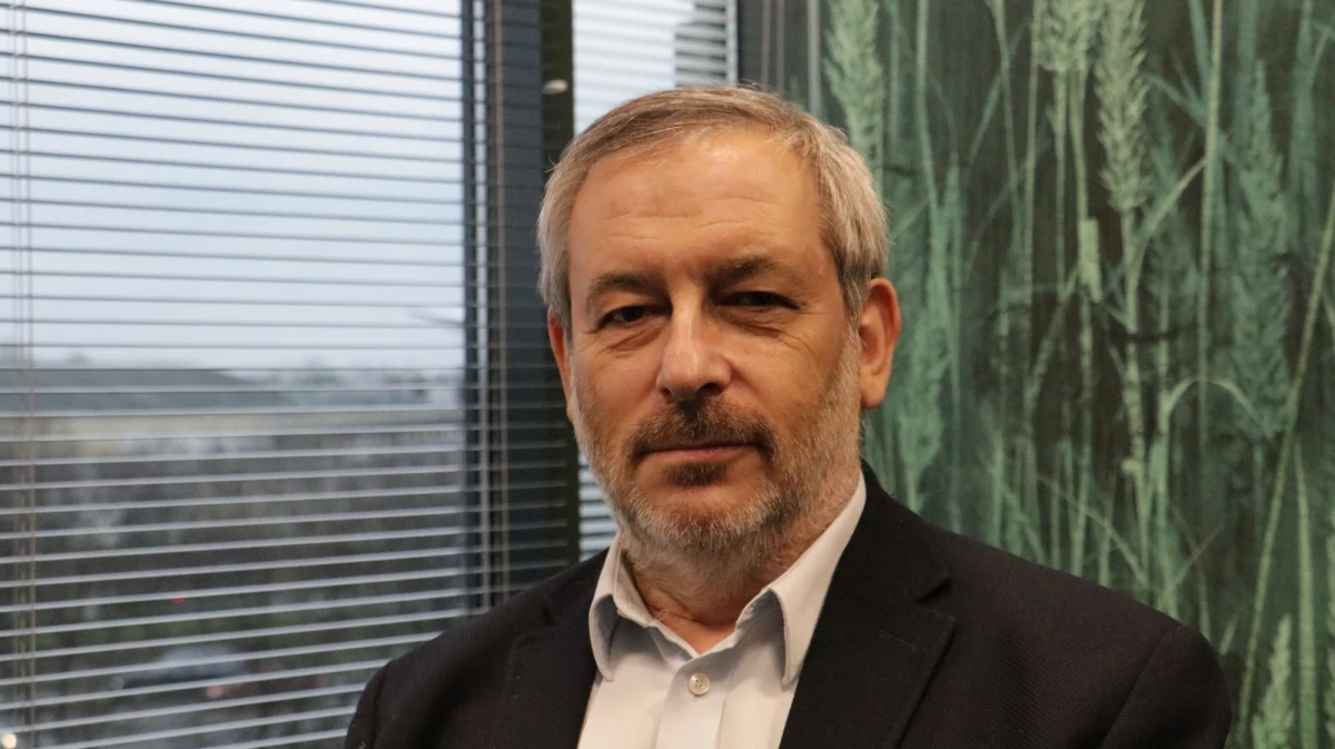 "Ukraińcom nie powinno być do śmiechu" - mówi w Popołudniowej rozmowie w RMF FM redaktor naczelny POLITICO, współzałożyciel ukraińskiej telewizji informacyjnej Espreso TV Michał Broniatowski. Gość Marcina Zaborskiego - komentując, że w sondażach prowadzi komik telewizyjny Wołodymyr Zełenski - podkreśla: "Poza tym, że to jest komik i człowiek, który do tej pory nie miał z polityką nic wspólnego - poza tym, że finansują go politycy, to tak naprawdę on się w ogóle publicznie nie pokazuje". Broniatowski stwierdza: "Zełenski to ktoś w rodzaju Dyzmy. Skutek jest taki, że ludzie w niedziele będą głosowali na postać telewizyjną”. 