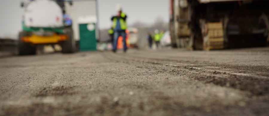 Generalna Dyrekcja Dróg Krajowych i Autostrad i firma Salini zawarły porozumienie, które umożliwia przyspieszenie płatności dla podwykonawców, usługodawców i dostawców materiałów na budowie autostrady A1 między węzłami Rząsawa i Blachownia w Śląskiem. Łączna kwota wypłat wyniesie ok. 30 milionów złotych.