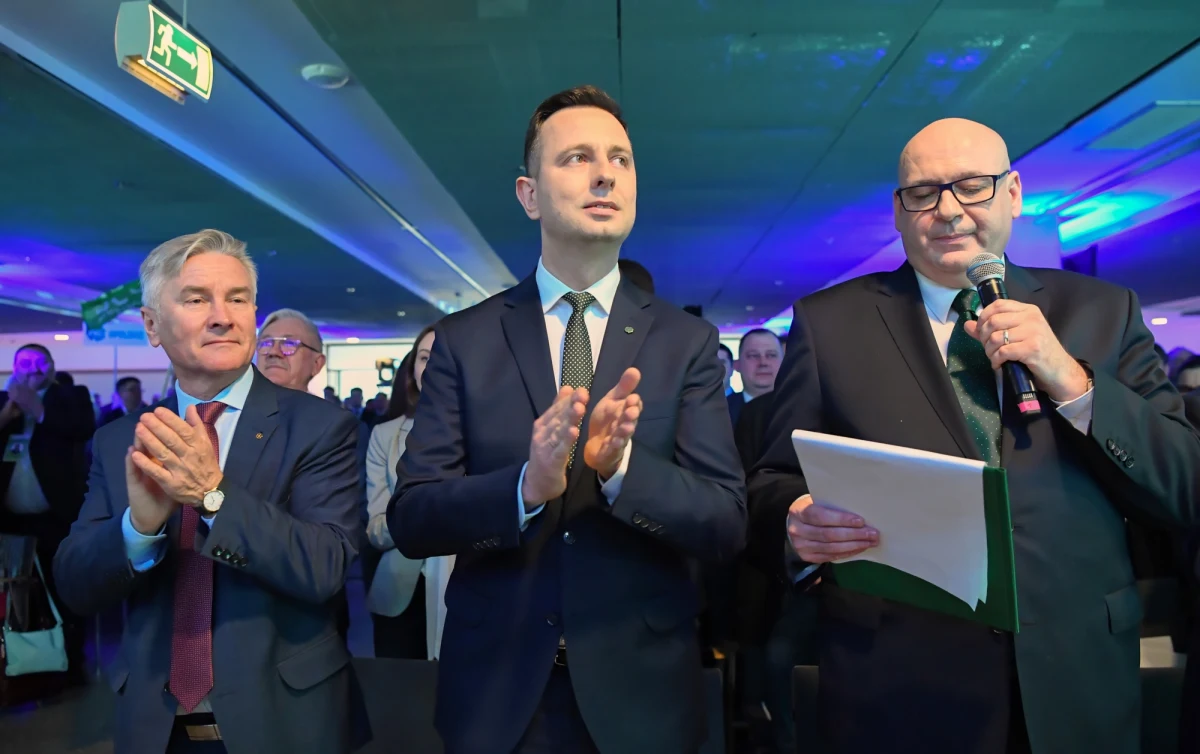 Złożenie poprawki o zmianę w konstytucji i wpisanie członkostwa w UE do polskiej konstytucji - zapowiedział w sobotę podczas krajowej konwencji wyborczej PSL lider partii Władysław Kosiniak-Kamysz.