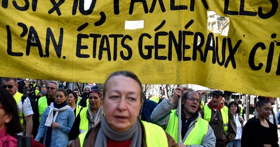 33,7 tysiąca osób wzięło udział w protestach "żółtych kamizelek" we Francji - podało francuskie MSW. Zdaniem organizatorów na ulice wyszło 102,7 tys. osób. Policja użyła gazu łzawiącego w Bordeaux, Angouleme i w Paryżu, gdzie aresztowano blisko 30-ci osób. 