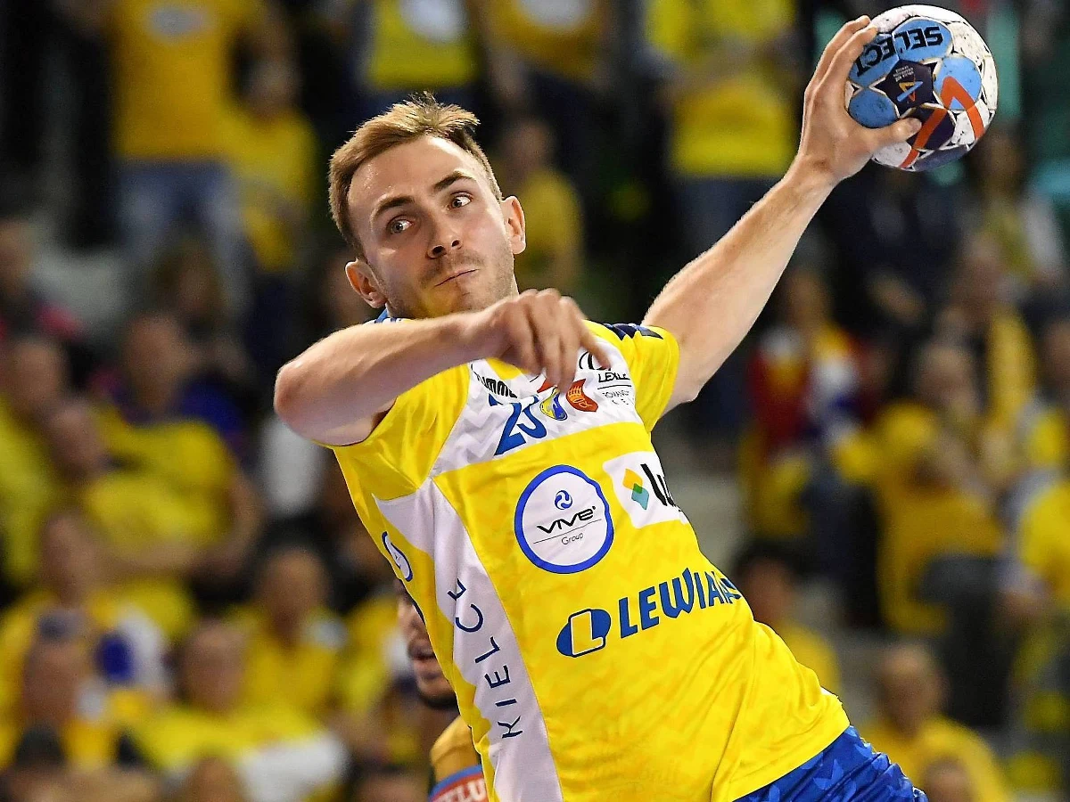 Piłkarze ręczni PGE VIVE Kielce w rewanżowym meczu TOP 16 Ligi Mistrzów wygrali we własnej hali z ukraińskim Motorem Zaporoże 34:29 (17:12). Pierwsze spotkanie zakończyło się remisem 33:33. Polski zespół awansował do ćwierćfinału, w którym zagra z Paris Saint-Germain.