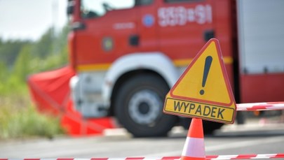 Dolnośląskie: Wypadek busa przewożącego chemikalia. Część z nich wyciekła na jezdnię