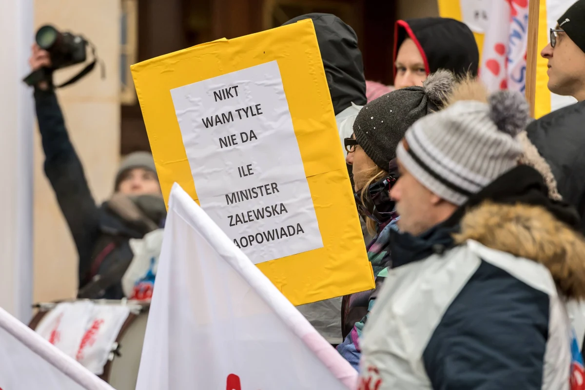 Brexit, pieniądze dla nauczycieli i emerytów. To nas czeka w nadchodzącym tygodniu i mimo, że to tematy polityczne, to będzie o nich głośno również  w świecie ekonomii.