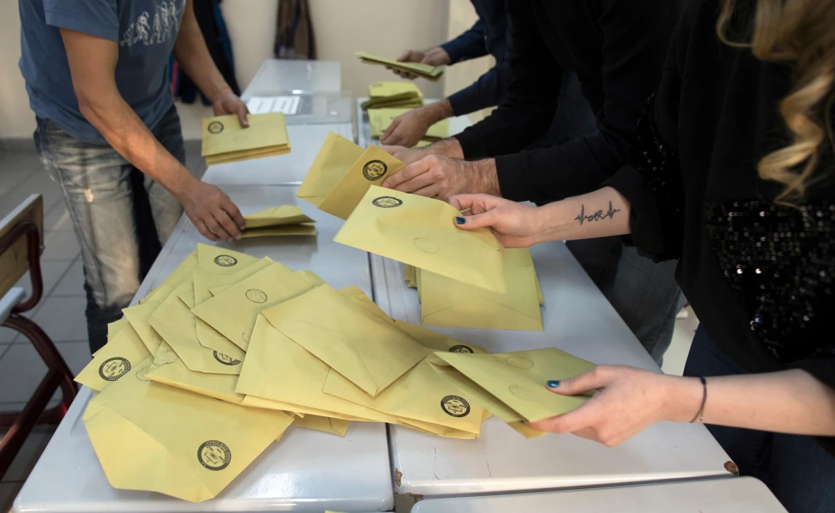 Dwie osoby zginęły w niedzielę w jednym z lokali wyborczych podczas wyborów samorządowych w Turcji w mieście Malatya na wschodzie kraju - poinformowała agencja DHA. Prezydent Recep Tayyip Erdogan potwierdził śmierć dwóch osób w tym mieście.