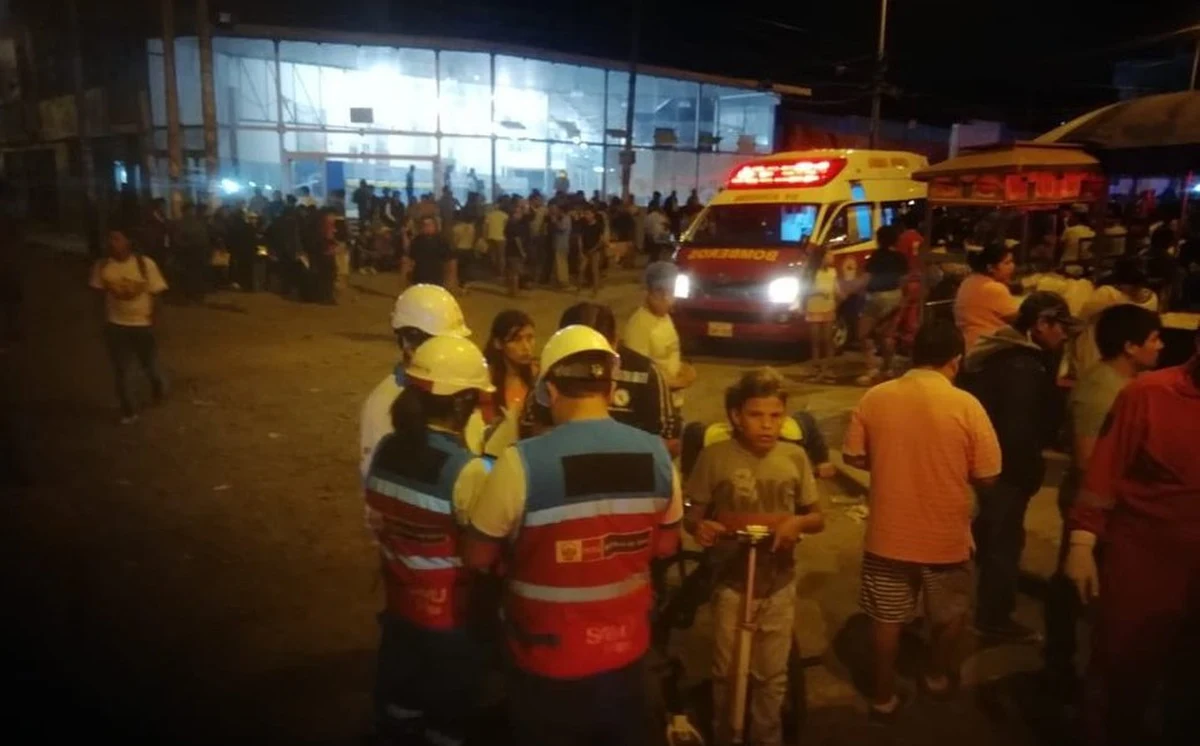 Co najmniej 20 osób zginęło w niedzielę późnym wieczorem czasu lokalnego w pożarze autobusu w stolicy Peru, Limie - poinformowały peruwiańskie media i służby ratunkowe.