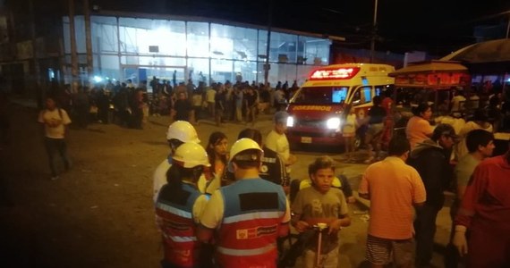 Co najmniej 20 osób zginęło w niedzielę późnym wieczorem czasu lokalnego w pożarze autobusu w stolicy Peru, Limie - poinformowały peruwiańskie media i służby ratunkowe.