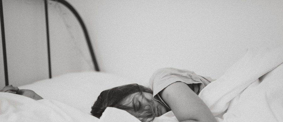 Wbrew powszechnym przekonaniom, to nie tylko stres jest powodem kłopotów ze snem. Można sypiać krótko i wcale nie mieć problemów ze snem. Jakie jeszcze są mity na temat bezsenności? 