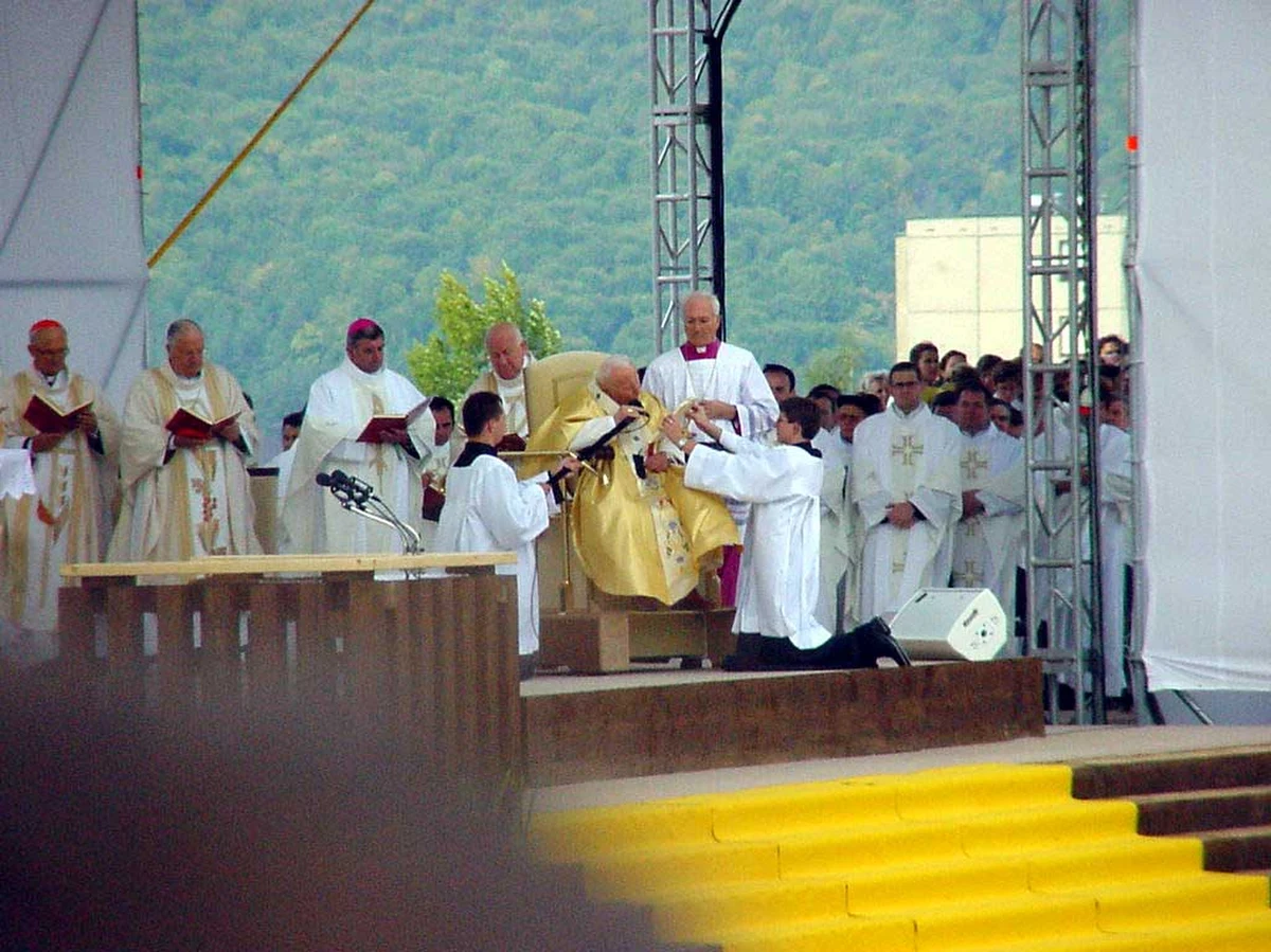 Przed każdymi wyborami ze zdumieniem dowiaduję się, jak wielu polskich polityków uważa wyłącznie siebie za ortodoksyjnych kontynuatorów trudnej w odbiorze nauki społecznej Jana Pawła II.
