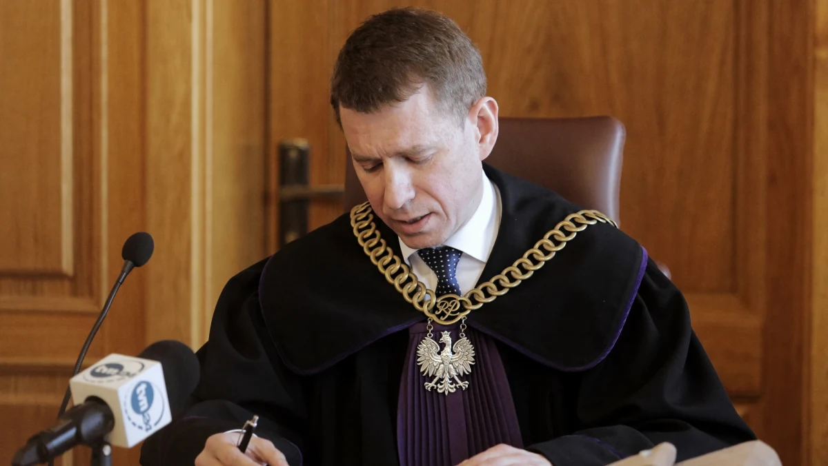 10 lat więzienia, dożywotni zakaz prowadzenia pojazdów mechanicznych i po 15 tys. zł zadośćuczynienia dla rodziców ofiar - taki wyrok wydał we Sąd Rejonowy w Nowym Mieście Lubawskim w woj. warmińsko-mazurskim dla kierowcy, którym potrącił śmiertelnie dwie 15-latki. Jak ustalono w śledztwie, w chwili wypadku kierowca Radosław G. był pod wpływem środków odurzających. Wyrok nie jest prawomocny.