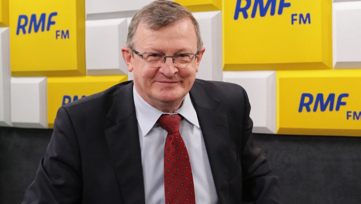 "Myślę, że emeryci mają nadzieję, że będzie to powtórzone w przyszłości, ale gwarancji nikt nie daje" - tak w Porannej rozmowie w RMF FM Tadeusz Cymański mówił o trzynastej emeryturze. "Są szanse i możliwości, by kontynuować to w przyszłości. Mamy takie założenia" - deklarował gość Roberta Mazurka. "Jest obietnica, że będzie co roku" - dodał poseł PiS. "Udowodniliśmy, że jesteśmy wiarygodni i jeżeli coś obiecujemy, to tego dotrzymujemy" - skwitował Cymański. I dodał, że trzynasta emerytura będzie co roku, jeżeli PiS będzie miał wpływ na tę decyzję. Robert Mazurek pytał swojego gościa, czy trzynastą emeryturę dostaną też esbecy. "Założenie jest takie, że nie ma tu żadnych wyłączeń, nie ma tu kryterium dochodowego, może się znajdzie" - stwierdził poseł.