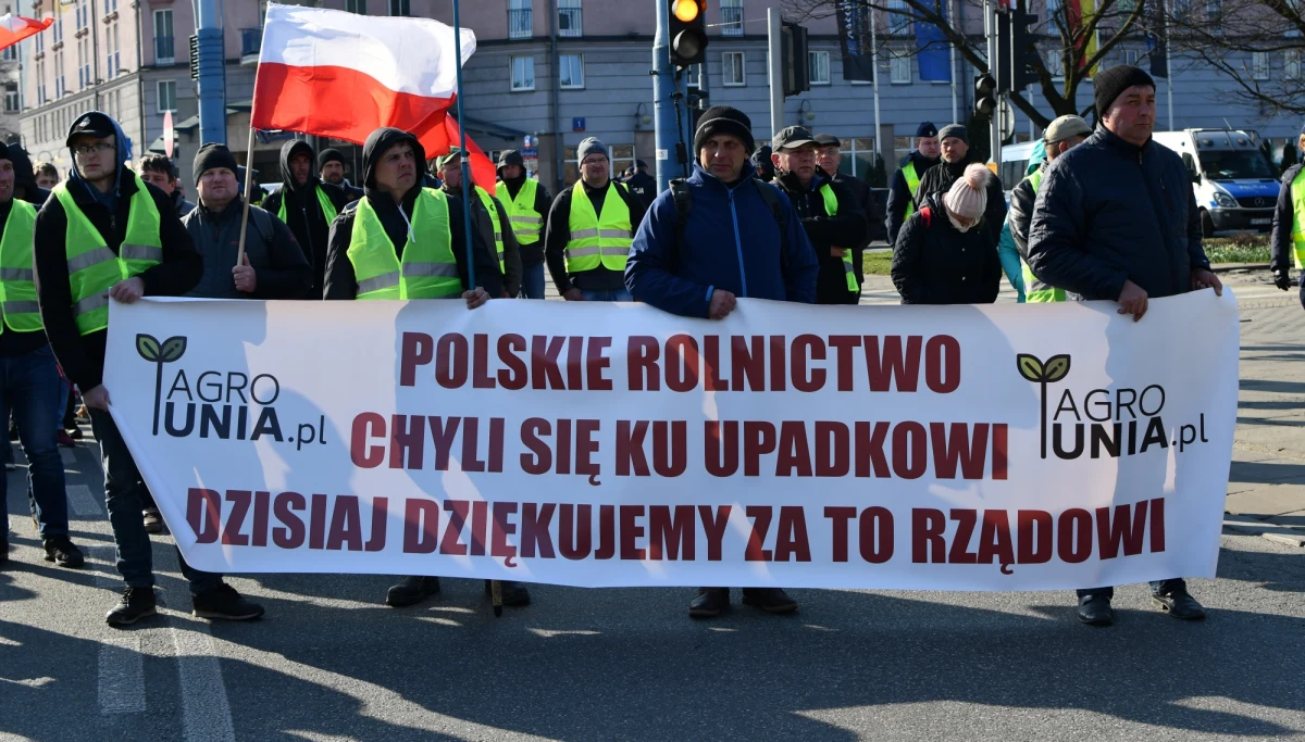 Około godziny 16 w środę rolnicy z AGROunii po dotarciu pod siedzibę resortu rolnictwa zakończyli protest. Michał Kołodziejczak, szef organizacji, podziękował uczestnikom akcji.