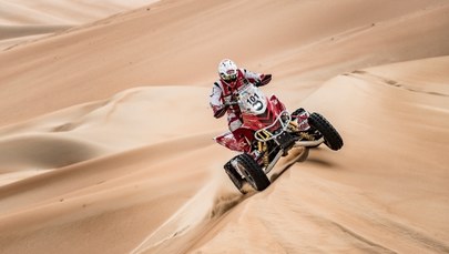 Abu Dhabi Desert Challenge: Awans Sonika z... pasażerem na gapę