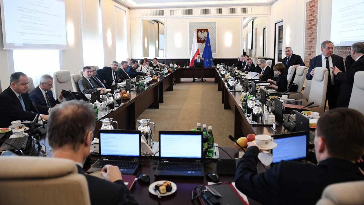 W trakcie kampanii wyborczej stanowiska mają stracić ministrowie z największymi szansami na mandaty w Parlamencie Europejskim; rekonstrukcja rządu związana z wyborami europejskimi nie obejmie minister finansów Teresy Czerwińskiej - pisze "Dziennik Gazeta Prawna".