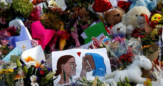 Zarzuty popełnienia 50 morderstw i 39 prób morderstwa zostaną postawione Australijczykowi Brentonowi Tarrantowi, który trzy tygodnie temu przeprowadził zamachy w meczetach w Christchurch - poinformowała w czwartek nowozelandzka policja.
