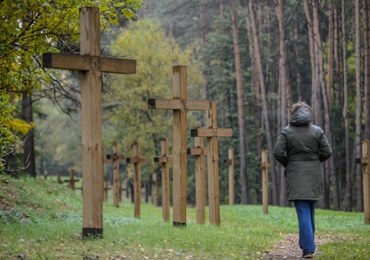 Białoruś: W Kuropatach robotnicy demontują "nielegalne krzyże"