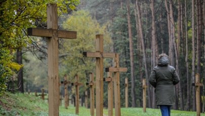 Białoruś: W Kuropatach robotnicy demontują "nielegalne krzyże"