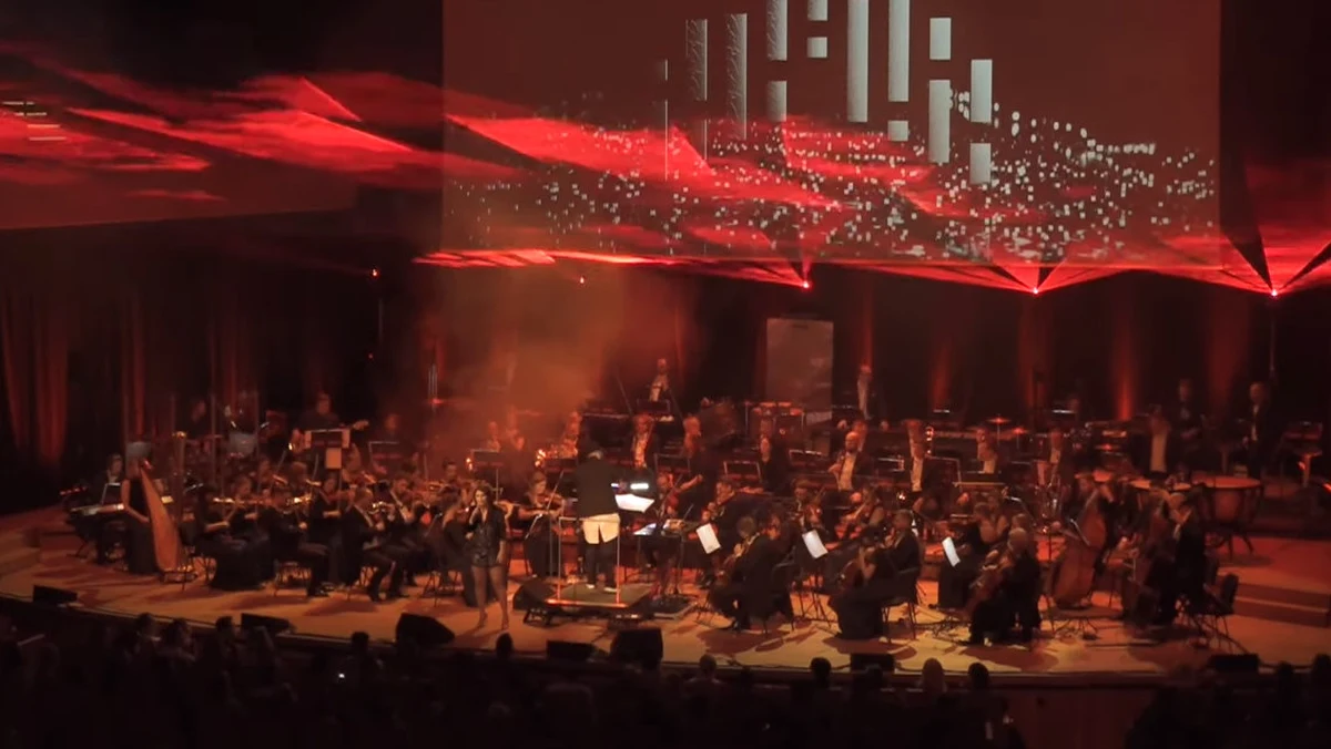 To niezwykłe połączenie muzyki symfonicznej i elektronicznej. Jego premierowa - krakowska - odsłona wyprzedała do ostatniego miejsca w ICE Kraków Congress Centre! 17 maja Orcheston, bo o nim mowa, zawita do Warszawy - a w oczekiwaniu na to wydarzenie zobaczcie relację z premierowego koncertu pod Wawelem!