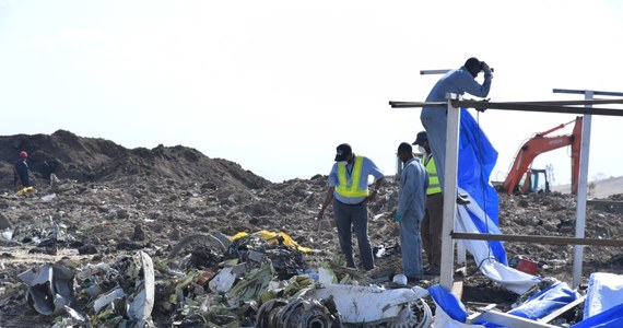 Etiopski wstępny oficjalny raport w sprawie rozbicia się 10 marca krótko po starcie z Addis Abeby Boeinga 737 MAX 8 towarzystwa Ethiopian Airlines wskazuje, że piloci postępowali zgodnie z nakazanymi procedurami.