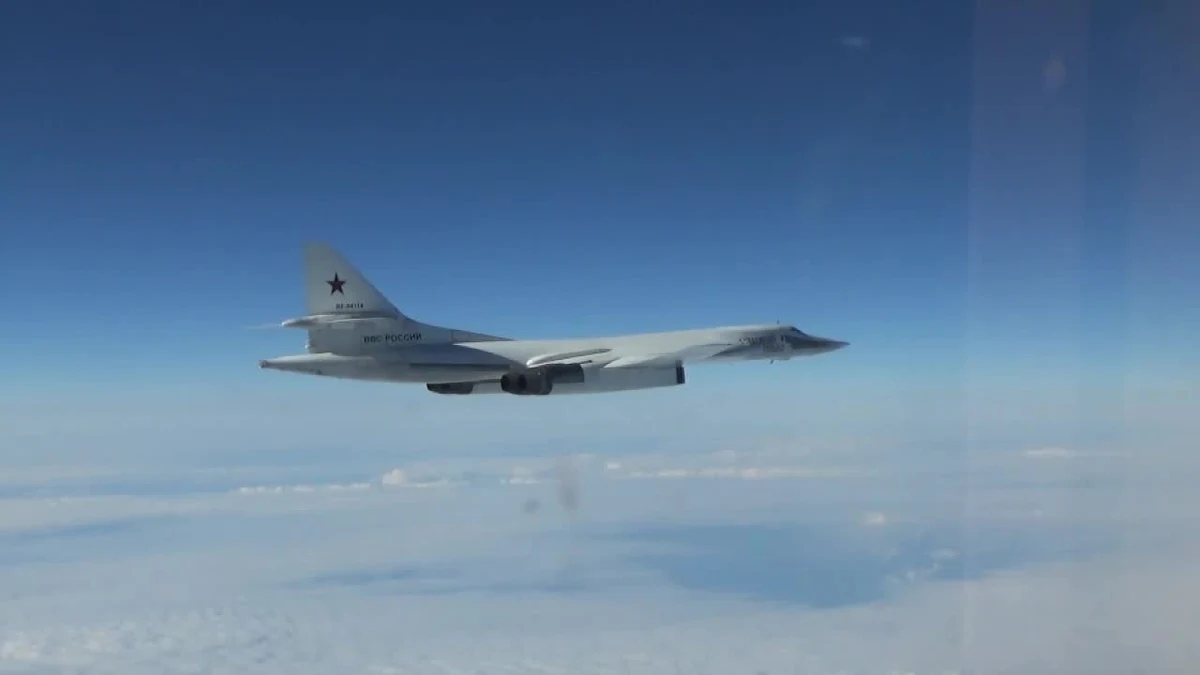 Dwa rosyjskie bombowce strategiczne Tu-160 odbyły 13 godzinny lot nad wodami międzynarodowymi w rejonie mórz Barentsa, Norweskiego oraz Północnego. W trakcie lotu bombowcom towarzyszyły myśliwce przechwytujące MiG-31. 