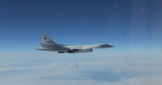 Dwa rosyjskie bombowce strategiczne Tu-160 odbyły 13 godzinny lot nad wodami międzynarodowymi w rejonie mórz Barentsa, Norweskiego oraz Północnego. W trakcie lotu bombowcom towarzyszyły myśliwce przechwytujące MiG-31. 