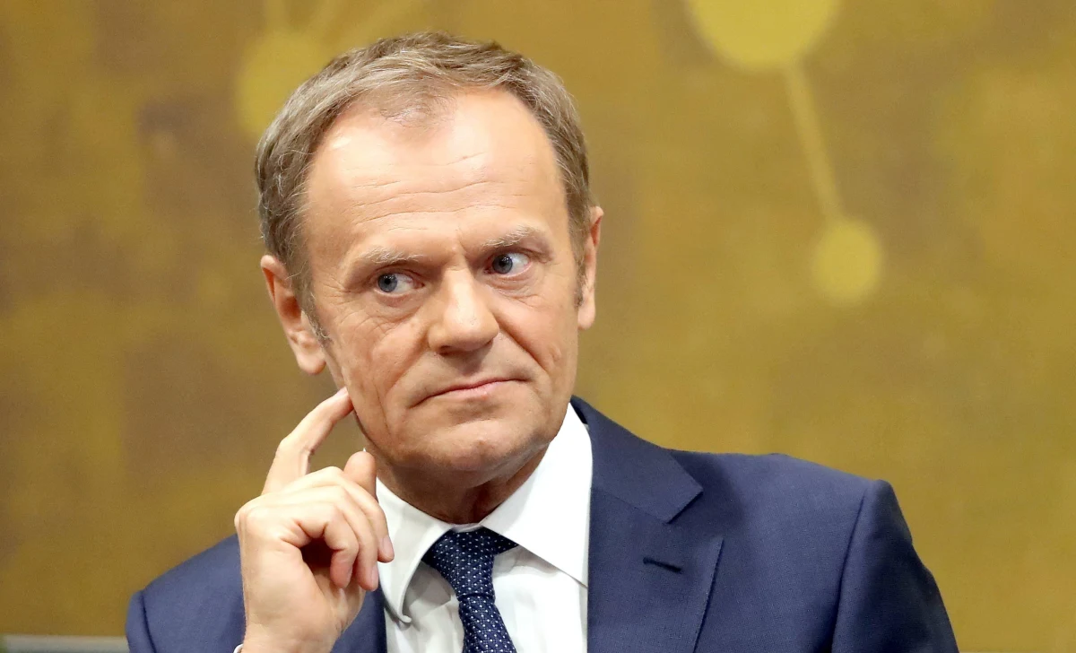 Przewodniczący Rady Europejskiej Donald Tusk chce zaproponować Wielkiej Brytanii "elastyczne" przesunięcie o 12 miesięcy terminu wyjścia z Unii Europejskiej. Taką informację podaje BBC, powołując się na wysokie rangą źródło unijne.