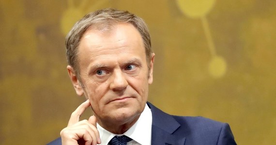 Przewodniczący Rady Europejskiej Donald Tusk chce zaproponować Wielkiej Brytanii "elastyczne" przesunięcie o 12 miesięcy terminu wyjścia z Unii Europejskiej. Taką informację podaje BBC, powołując się na wysokie rangą źródło unijne.