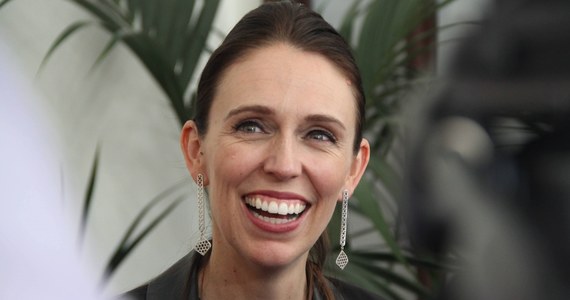 Premier Nowej Zelandii Jacinda Ardern pomogła matce z dwojgiem dzieci, którą spotkała w supermarkecie. Dopiero przy kasie kobieta zdała sobie ona sprawę, że zapomniała portfela. 