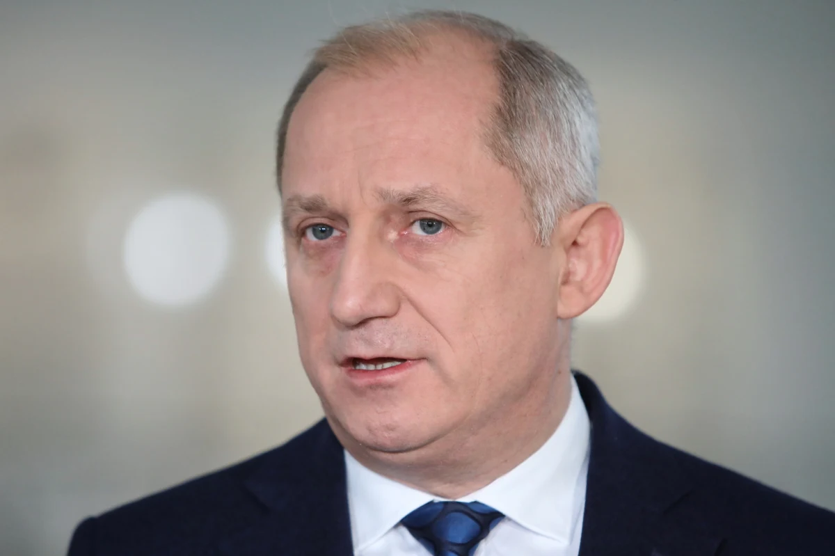 Klub PO-KO składa wniosek o wotum nieufności dla minister edukacji Anny Zalewskiej - zapowiedział w piątek szef klubu PO-KO Sławomir Neumann. Jak podkreślił, Zalewska jest osobiście odpowiedzialna za chaos w oświacie.