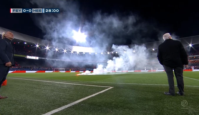 Kibice Feyenoordu ostrzelali stadion racami. Wideo