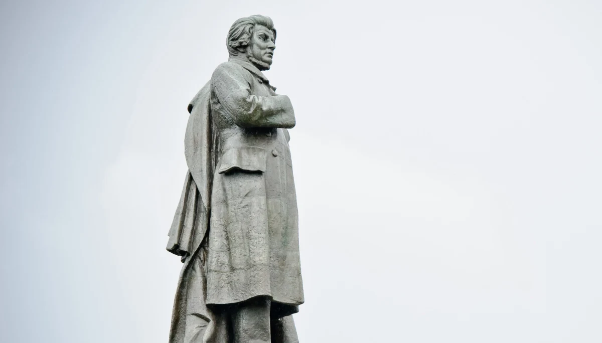 W Rzeczycy w obwodzie homelskim miejscowe władze zmieniły nazwę ulicy Adama Mickiewicza na ulicę Jewgienija Mickiewicza - sowieckiego czekisty - piszą niezależne białoruskie media.