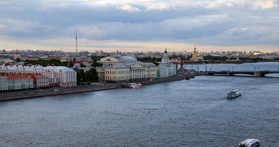 ​Rozczłonkowane zwłoki mężczyzny znalazł przechodzień w Petersburgu. Ciało było spakowane do kilku czarnych siatek.