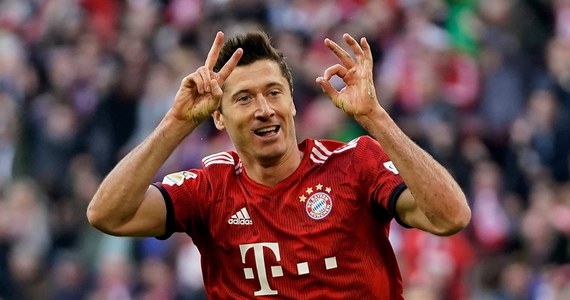 Robert Lewandowski zdobył dwie bramki dla Bayernu Monachium w meczu niemieckiej ekstraklasy piłkarskiej z Borussią Dortmund (5:0). Były to jego trafienia numer 200 i 201 w tych rozgrywkach. W historii Bundesligi więcej goli strzeliło tylko czterech zawodników.