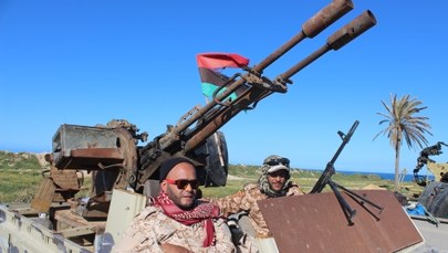 Libia: Trwają walki o stolicę kraju