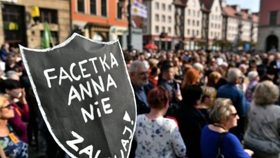 Manifestacja poparcia dla nauczycieli we Wrocławiu. "Mogą na nas liczyć"