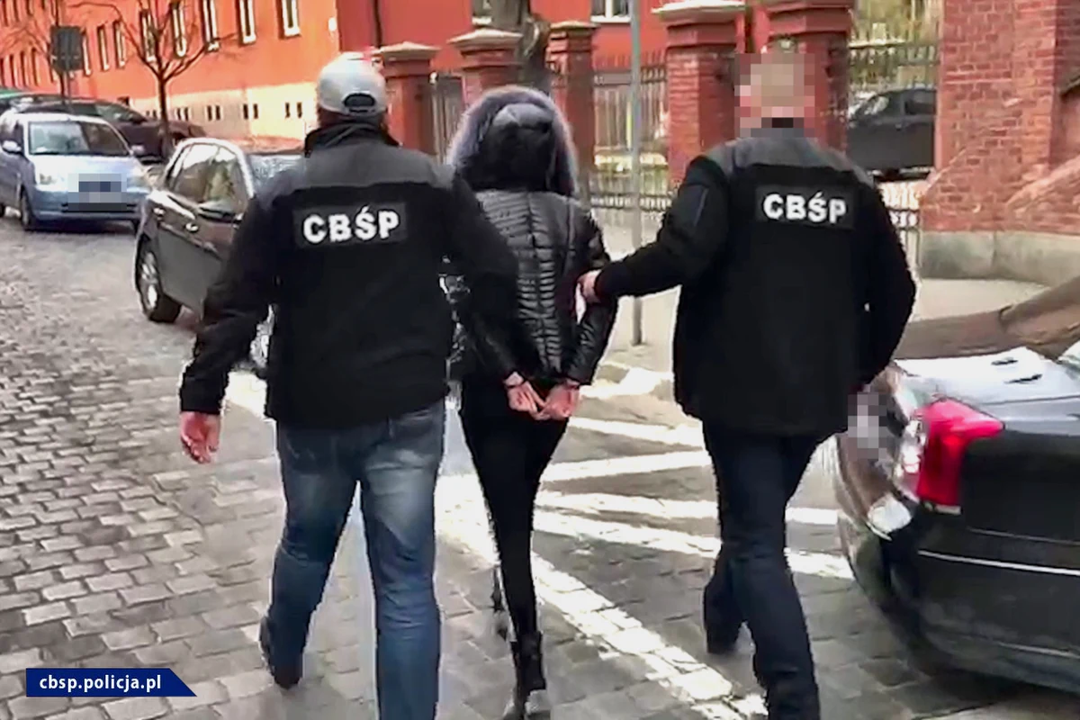 Centralne Biuro Śledcze Policji rozbiło grupę sutenerów, którzy mieli czerpać korzyści z prostytucji świadczonej przez kobiety w Polsce i podczas zagranicznych wyjazdów. Gangiem kierować miała 30-letnia "Judith".