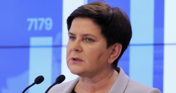 Wicepremier Beata Szydło zaapelowała o złagodzenie protestu nauczycieli w czasie egzaminów. "Uczniowie nie mogą być zakładnikami żadnych z central związkowych. W związku z tym, jestem przekonana, wierzę w odpowiedzialność i mądrość nauczycieli, i wierzę głęboko w to, że egzaminy się odbędą" – powiedziała.