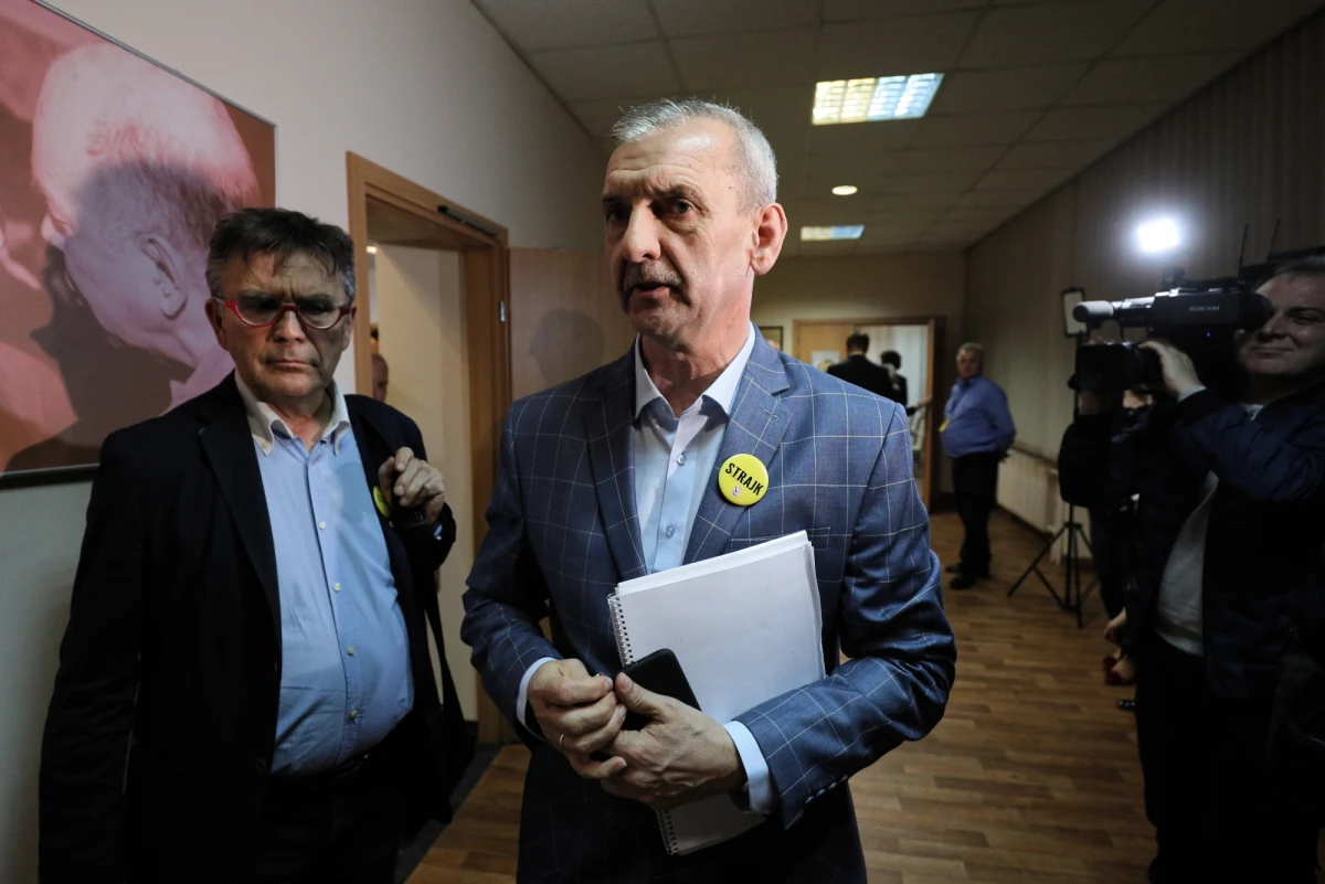 "Jeżeli pani premier uważa, że ja jestem problemem, to gotów jestem odsunąć się na bok. Natomiast nauczyciele nie akceptują tego, co pani premier nam zaproponowała"  – zadeklarował w rozmowie z RMF FM Sławomir Broniarz.