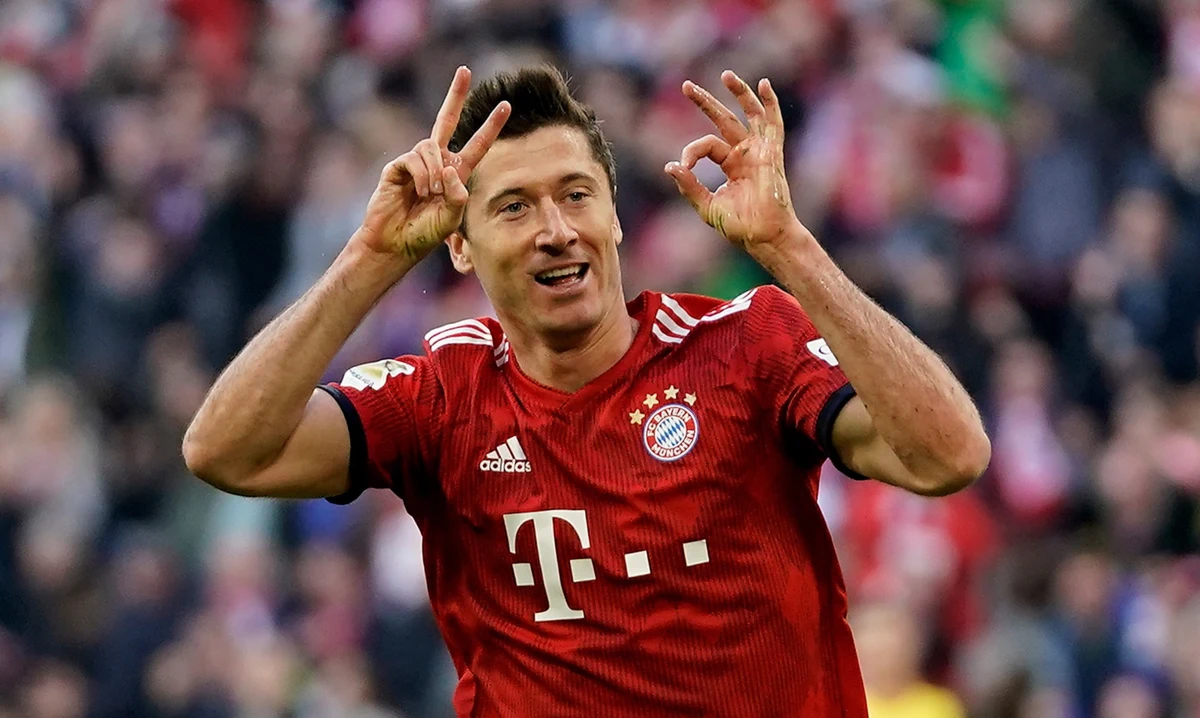 Piłkarz Bayernu Monachium Robert Lewandowski po raz drugi w tym sezonie otrzymał najwyższą notę (jedynkę) za mecz od magazynu "Kicker". 