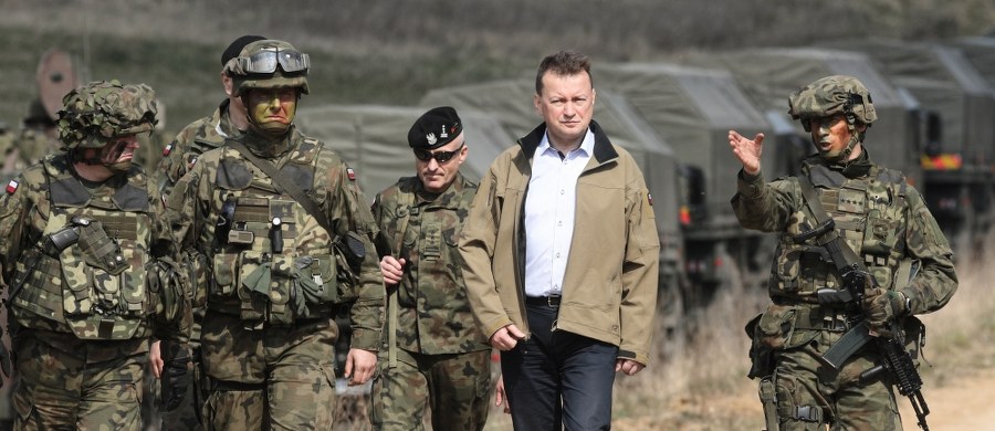 Jeszcze w kwietniu zostanie podpisana umowa zakupu czterech śmigłowców AW101 Merlin dla Marynarki Wojennej – zapowiedział w minister obrony narodowej Mariusz Błaszczak po podpisaniu wartej blisko 400 mln zł umowy offsetowej, która jest warunkiem zawarcia kontraktu.Śmigłowce mają być zdolne do zwalczania okrętów podwodnych i operacji poszukiwawczo-ratowniczych w warunkach bojowych (CSAR). Brytyjsko-włoska konstrukcja produkowana przez koncern Leonardo, do którego należy WSK PZL-Świdnik, był jedyną maszyną oferowaną w przetargu po wycofaniu się konkurencji z Airbus Helicopters.
