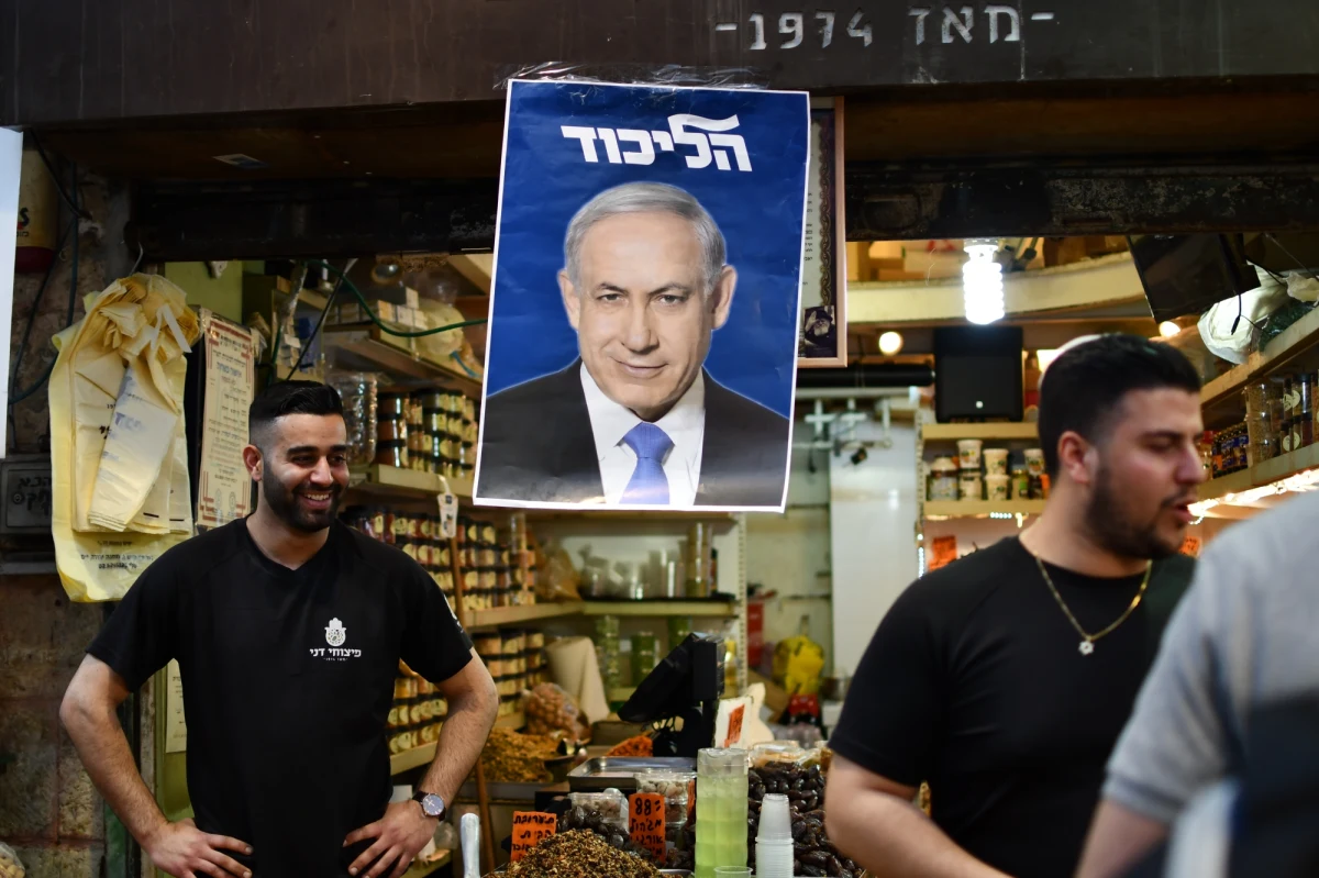 We wtorek Izraelczycy wybiorą Kneset, czyli 120 osobowy parlament. Te przedterminowe wybory poprzedzała emocjonalna kampania, która często sięgała poza sam Izrael. Obok politycznych przepychanek pojawiły się silne wątki polskie - w tym oskarżenia o antysemityzm - które wywołały prawdziwą dyplomatyczną burzę.