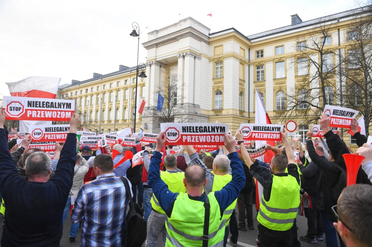 W poniedziałek zakończył się protest taksówkarzy pod siedzibą Ministerstwa Przedsiębiorczości i Technologii. Protestujący zawiesili protest do jutra, do godziny 14., kiedy strona rządowa ma poinformować o swoim stanowisku wobec ich postulatów.