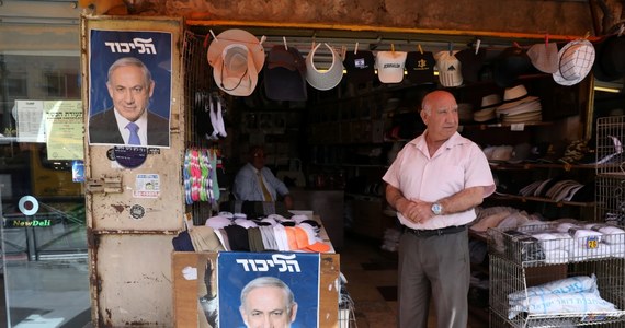 Rozpoczęły się wybory do izraelskiego parlamentu Knesetu, w których głównym przeciwnikiem starającego się o kolejną kadencję szefa prawicowego Likudu premiera Benjamina Netanjahu jest lider centrolewicy, b. szef sztabu generalnego Benny Gantz.