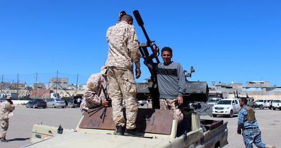 ​Sekretarz generalny ONZ Antonio Guterres stanowczo potępił eskalację konfliktu zbrojnego wokół stolicy Libii Trypolisu i wezwał do natychmiastowego wstrzymania walk - poinformowała AFP.